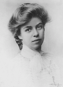 Eleanor_Roosevelt_in_school_portrait
